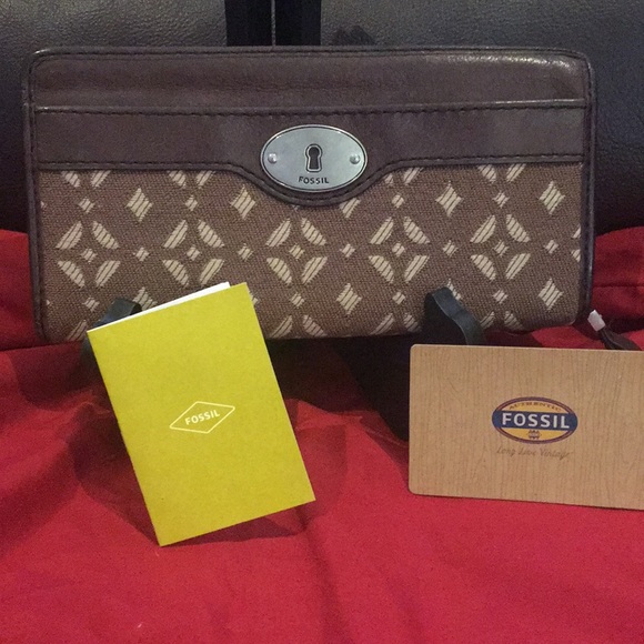 Fossil Handbags - Pre loved Fossil wallet